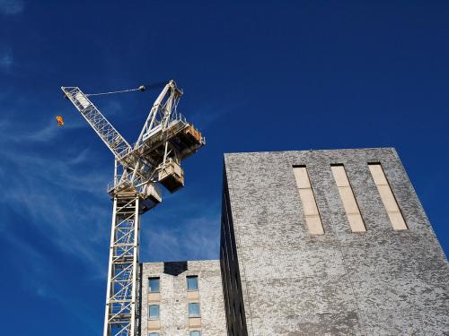 辦理建筑企業(yè)資質(zhì)時，應該如何確定人員證書有效性？